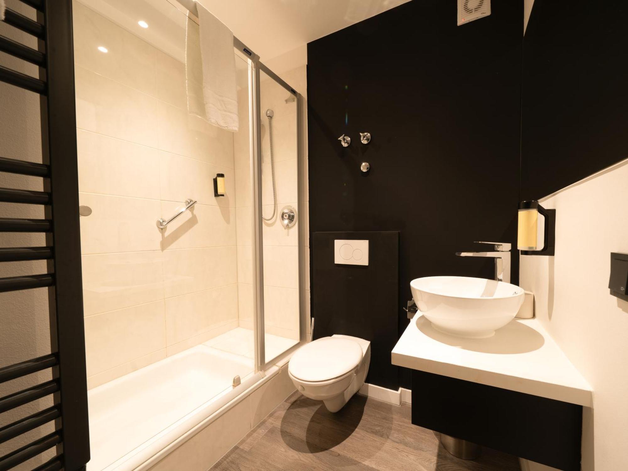 Juststay Ratingen Hotel & Apartments Екстер'єр фото
